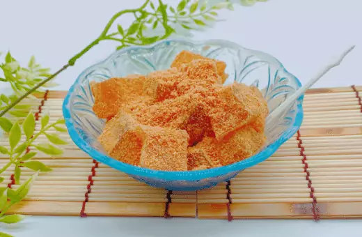 warabiko is a kind of jelly made from the starch extracted from the root of the warabi plant. warabiko is an alternative for mochiko.