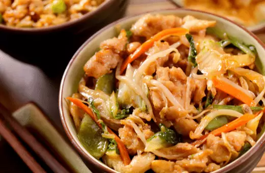 chop suey is a very popular alternative for lo mein noodles
