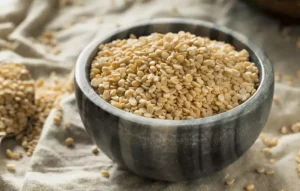 urad dal can be used in a variety of dishes, including curries, dahl, and chutneys