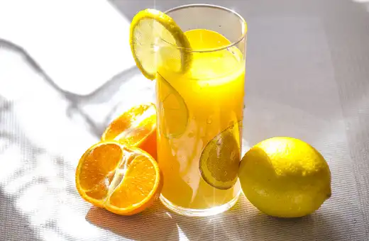 If you're searching for a substitute for lemon extract, you can use lemon juice.