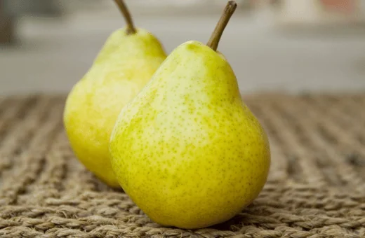 bartlett pears are sweet and juicy and are a great alternative if you are making a dessert that requires forelle pears