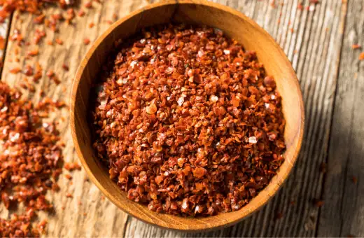 crushed aleppo pepper is a syrian spice that has a similar smoky and fruity taste as chile de arbol. 