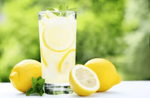 lemonade is good non alcoholic alternative for southern comfort