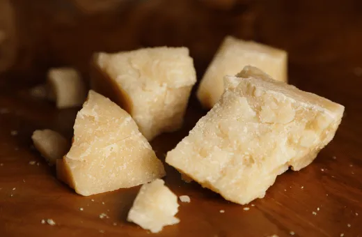 parmigiano-reggiano is the best substitute for manchego cheese 